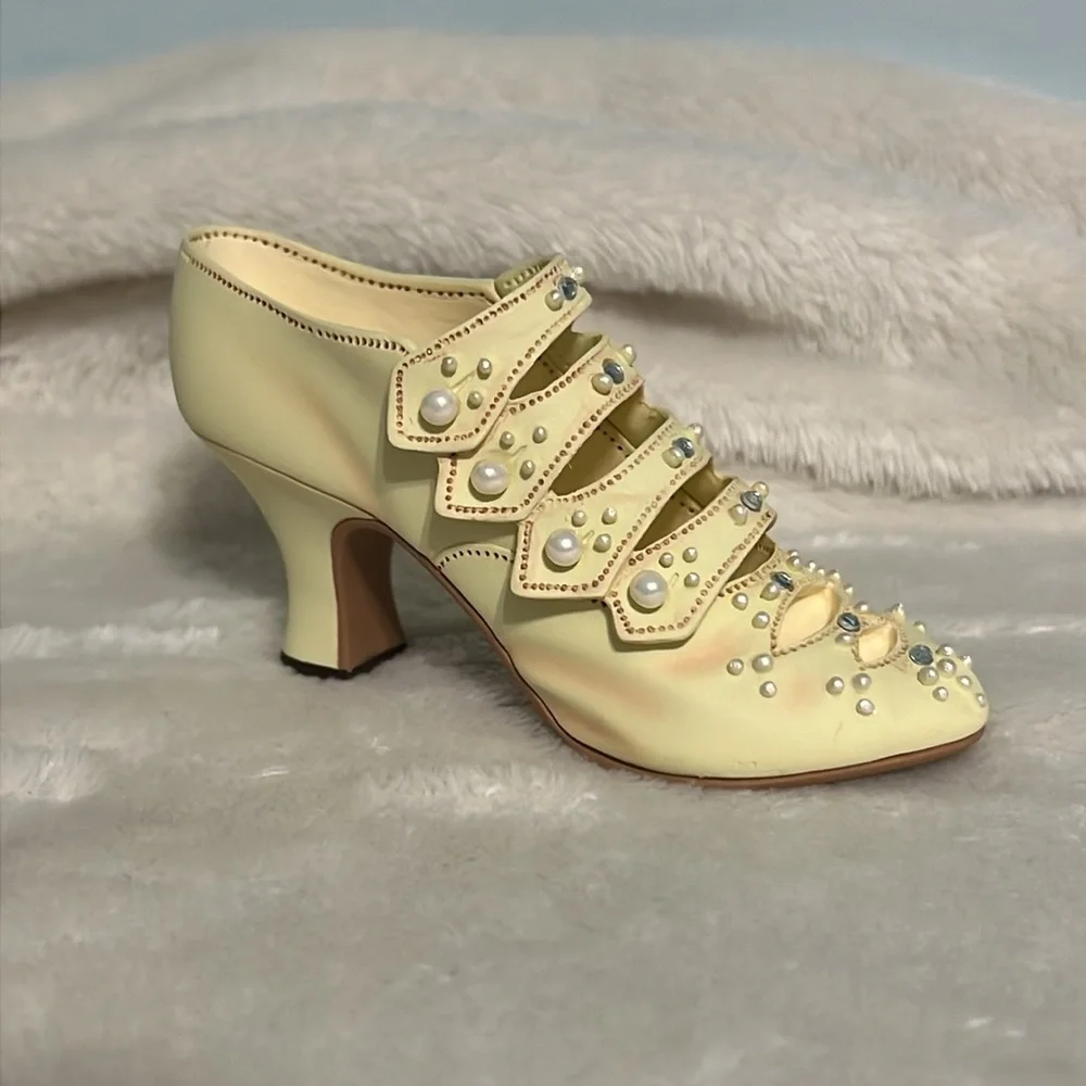 Just the Right Shoe #25024 